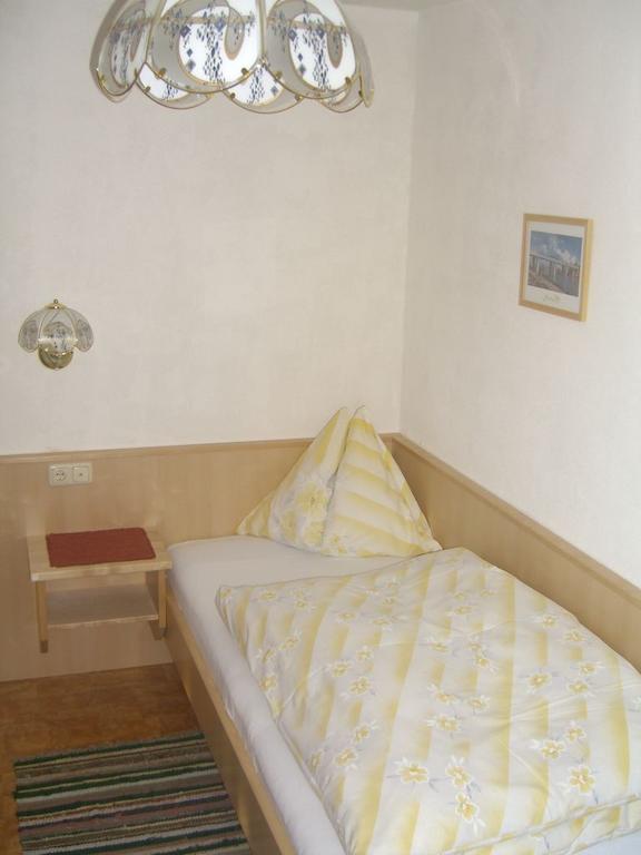 Gaestehaus Hofer Brixen im Thale Room photo